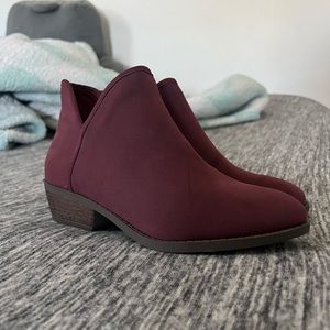 Women’s size 7 plum booties